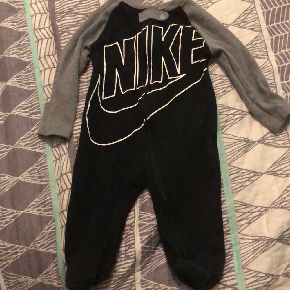 Black/grey Nike onesie (3m)